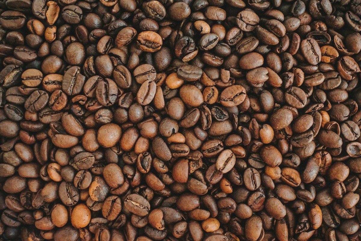 Egy csésze kávé a reggeli kávé mellé? – Így frissítsd fel arcbőröd reggel!