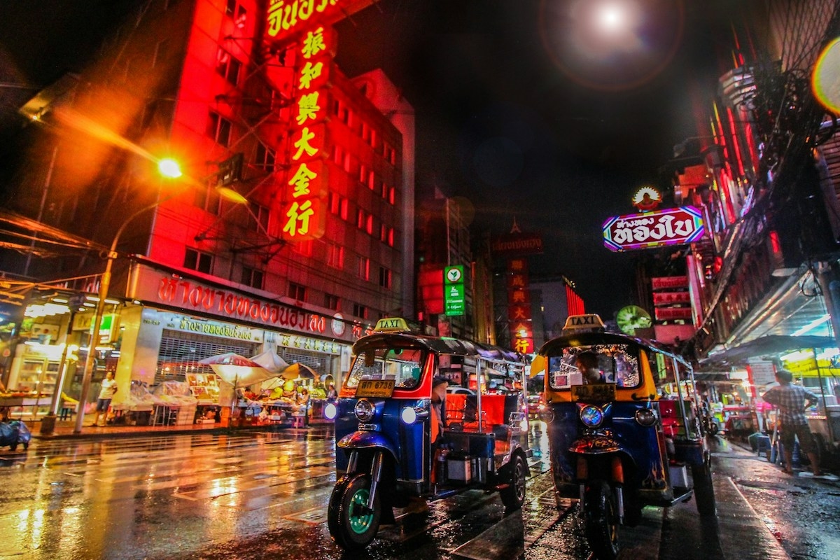 Bangkok és a véletlenek egész estés sorozata