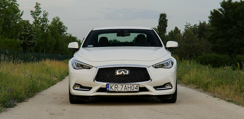 Különcnek lenni jó - Infiniti Q60S teszt