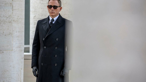 Hivatalos a jubileumi, 25. James Bond-film főszereplője és rendezője!