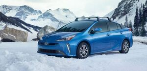 Összkerékhajtású hibrid rendszert kap a ráncfelvarrott Toyota Prius