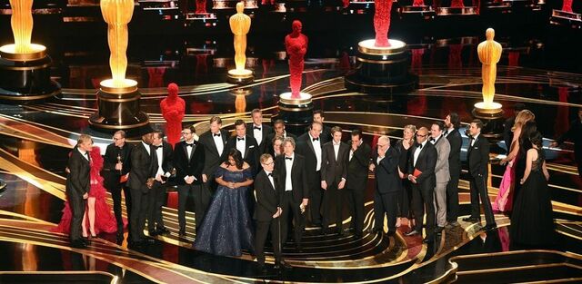 30 év után házigazda nélkül, ám annál nagyobb meglepetésekkel zajlott az idei Oscar