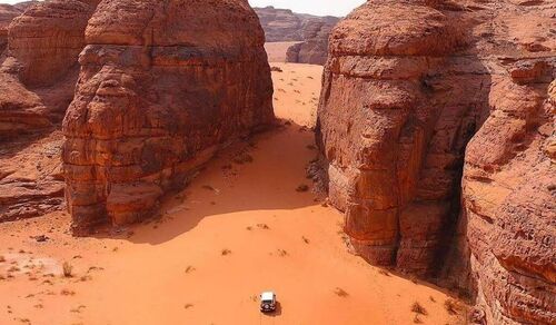 Új helyszín, új sivatag, új kihívás - Szaúd Arábiába gurul tovább a Dakar
