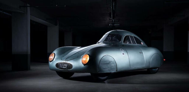 Történelem kalapács alatt: aukcióra kerül a legelső Porsche