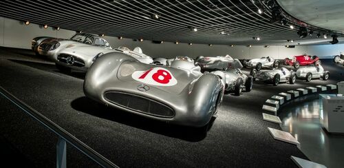 Különleges program várja a Mercedes-Benz Museum tízmilliomodik látogatóját