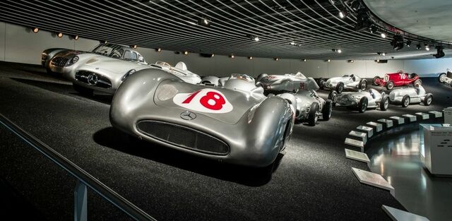 Különleges program várja a Mercedes-Benz Museum tízmilliomodik látogatóját