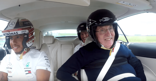 A versenypályák legmeghatóbb videója: Hamilton és Frank Williams 4 percben megmutatják az autósport lényegét