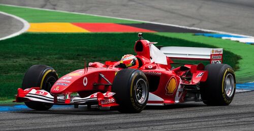 Mick Schumacher pályára vitte édesapja 2004-es, világbajnoki Ferrariját
