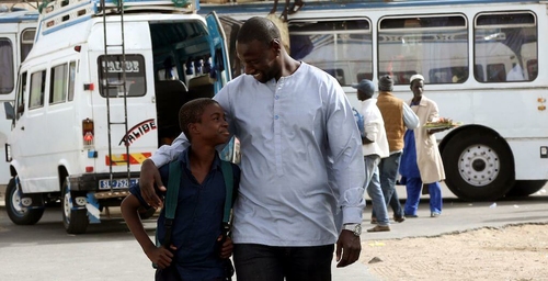 Szívhez szóló történettel tér vissza a filmvászonra Omar Sy