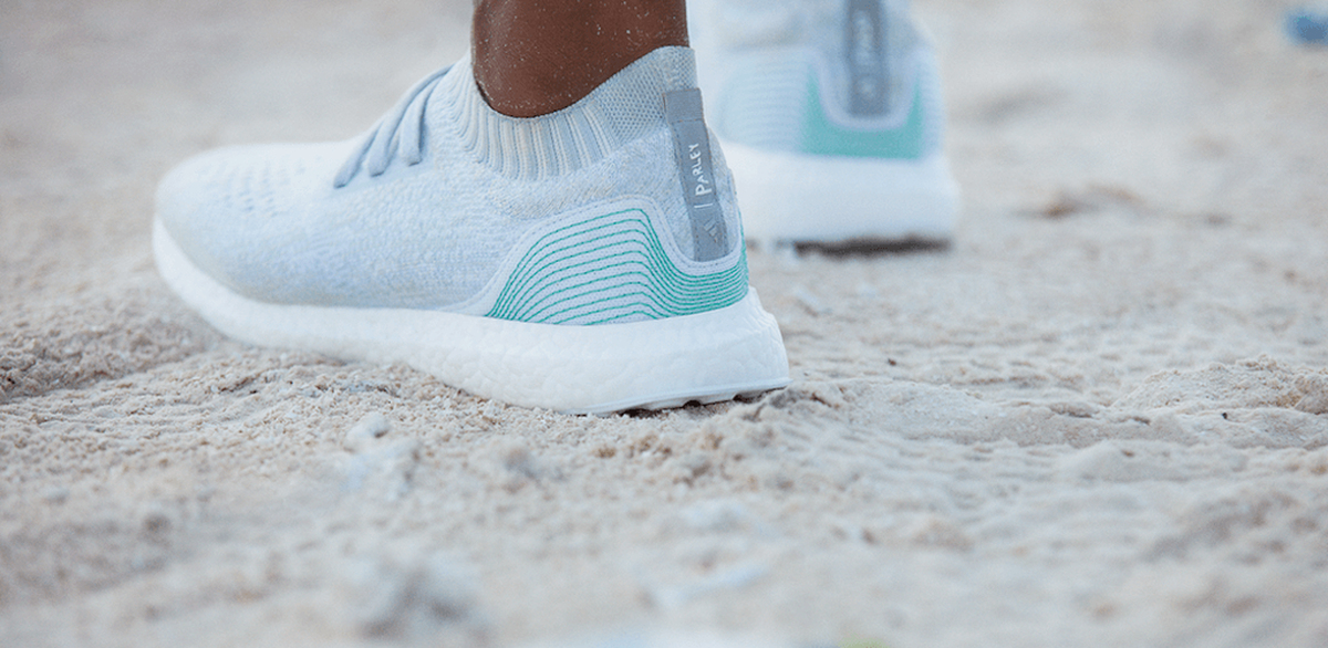 Így lesz az óceáni műanyagból Adidas sneaker és sportfelszerelés