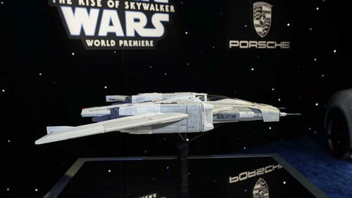 Los Angeles-ben debütált az új Star Wars filmhez készített Porsche űrhajó