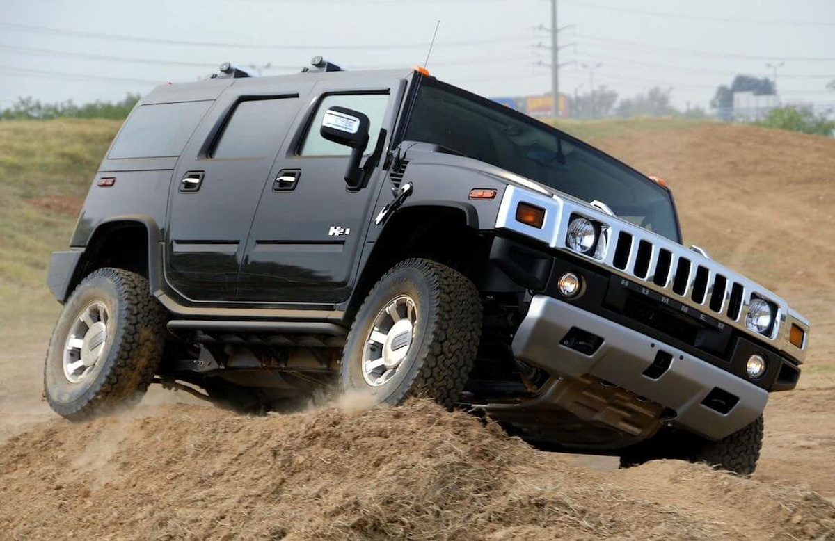 Elektromos terepjáróként és SUV-ként támadhat fel hamvaiból a Hummer