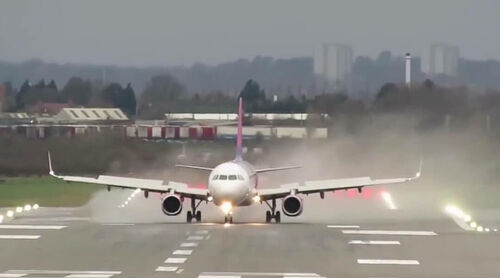 Így küzdött meg a Wizz Air pilótája a Ciara ciklon elképesztő széllökéseivel!