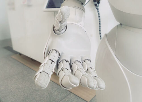 Naponta 80 ezer embert tesztelhetnek Spanyolországban robotokkal