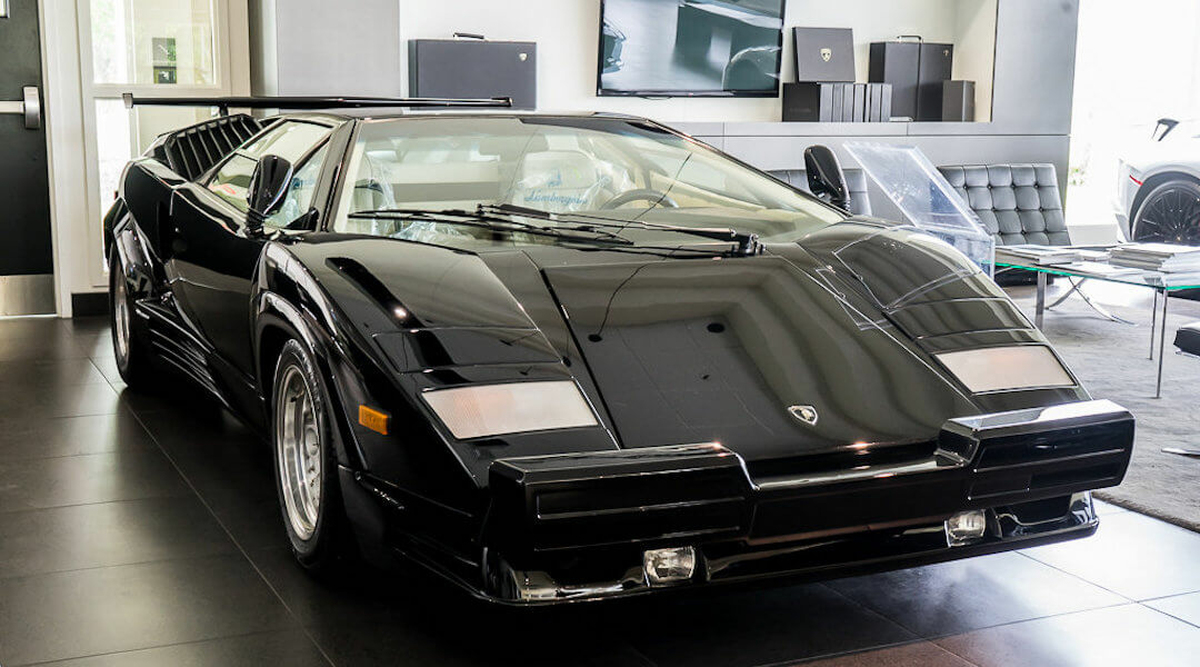 Mindössze 133 kilométerrel eladó a 30 éves Lamborghini Countach 25th Anniversary Edition