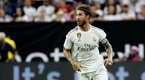Sergio Ramos a Real Madridnál fejezné be a karrierjét