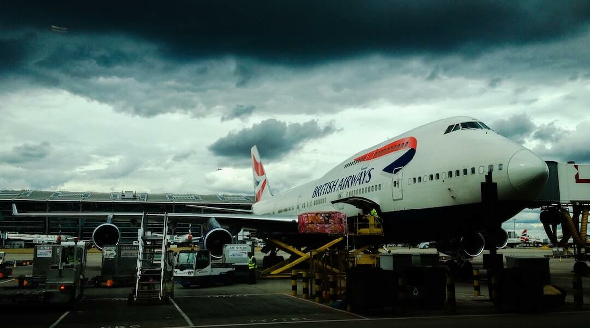 A British Airways eladja műgyűjteményének egy részét, hogy megtarthassa dolgozóit