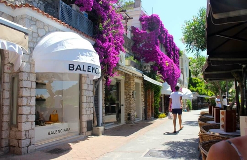 Capri szigetén ismét kötelezővé tették a szájmaszk viseletét