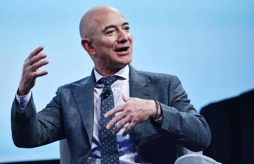 Jeff Bezos közel 30 év után távozik az Amazon éléről