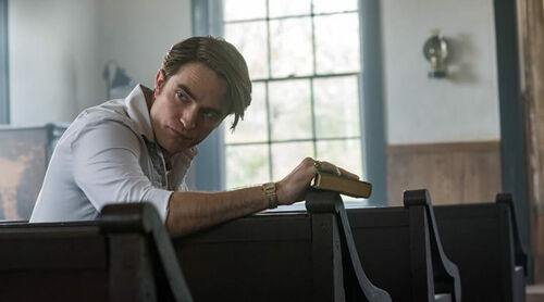 Robert Pattinson ördögi prédikátorként parádézik a Netflix legújabb thrillerjében