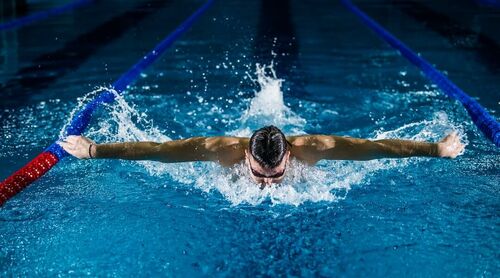 A következő Michael Phelps 1 órán belül 2 világcsúcsot is megdöntött Budapesten