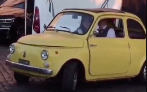Tom Cruise egy sárga Fiat 500-assal is teljesíti a lehetetlen küldetést