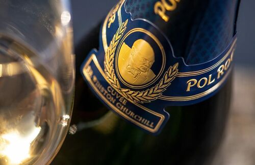 Sir Winston Churchillre emlékezik a Champagne Pol Roger év végi különkiadása