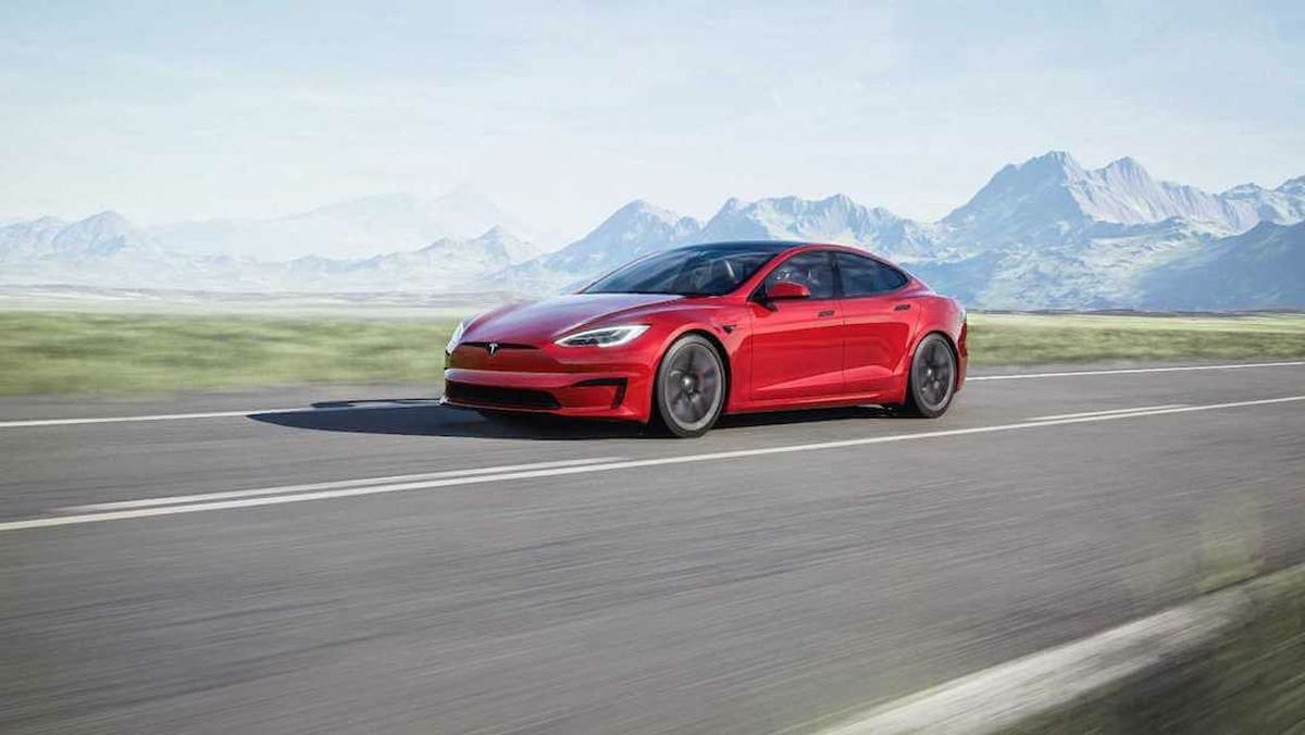Íme, az első képek a Tesla Model S látványos modellfrissítéséről