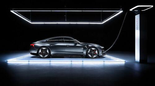 Világpremier: itt az Audi e-tron GT, 646 lóerővel fitogtatja erejét a Teslának