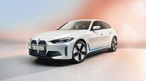 530 lóerővel és 590 km-es hatótávval megérkezett az első BMW i4