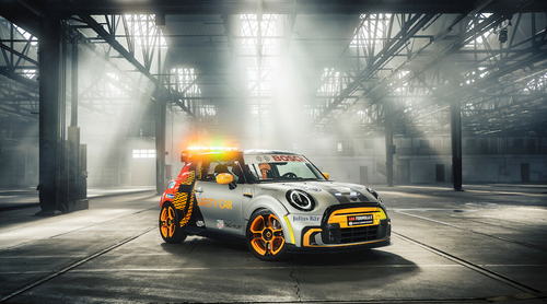 Íme, a MINI Electric Pacesetter, a Formula E hivatalos biztonsági autója