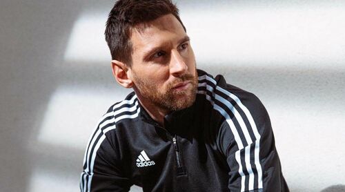 Messi fizetése a felére csökken és további 5 évre tervez a Barcával