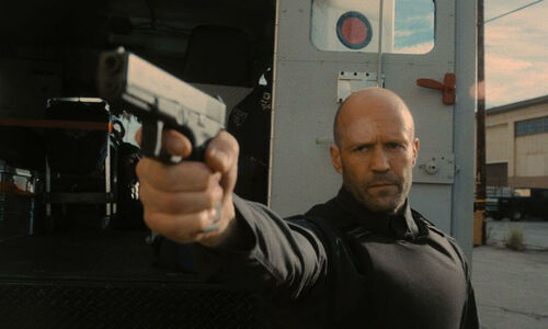Egy igazán dühös ember: Jason Statham legújabb filmjében Guy Ritchie kihúzza a gyufát