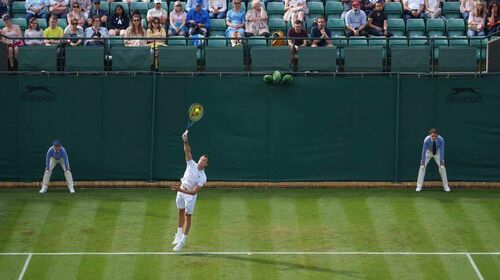 Fucsovics újabb kiemeltet búcsúztatva nyolcaddöntős Wimbledonban
