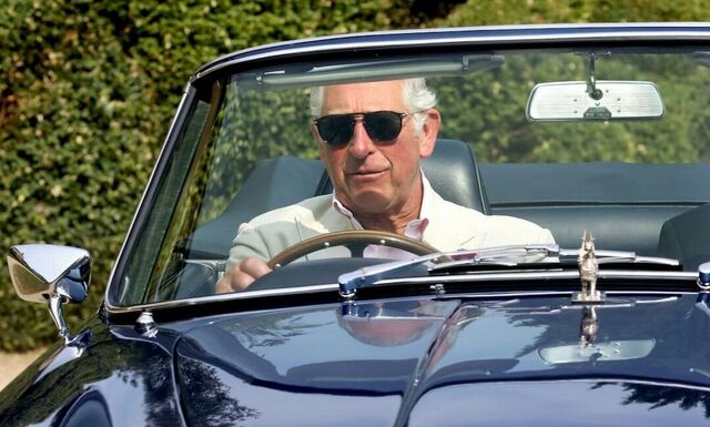 Károly herceg 51 éves Aston Martinja angol borral és sajttal működik