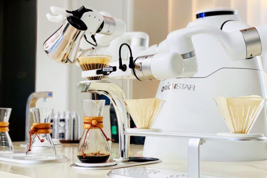robot - kávé - 2021