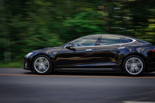 A Tesla adta el az elektromos autók 66%-át idén Amerikában