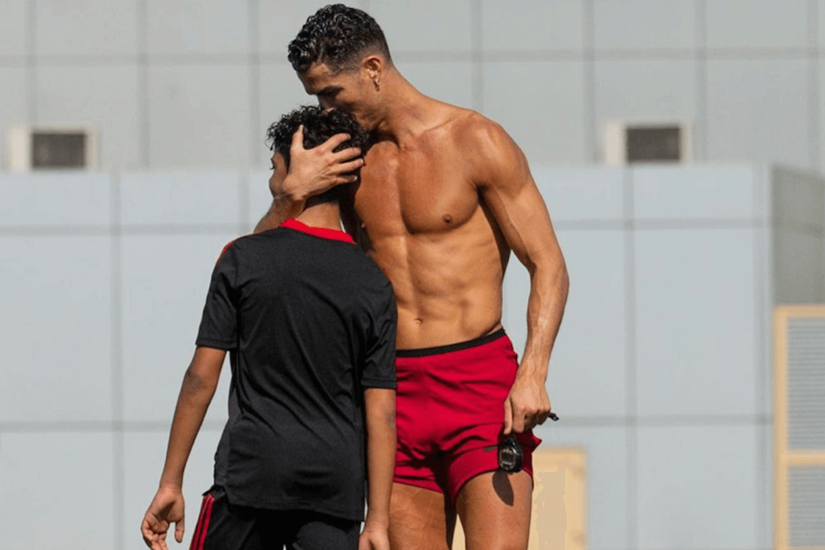 Ezért nem lehet Cristiano Ronaldo 11 éves fiának saját mobiltelefonja