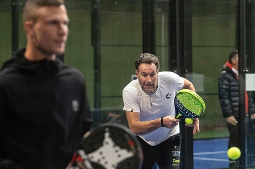 Megnyílt az első hazai fedett padel pálya a Feneketlen-tónál