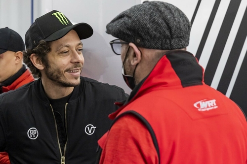 Túraautózásba kezd Valentino Rossi