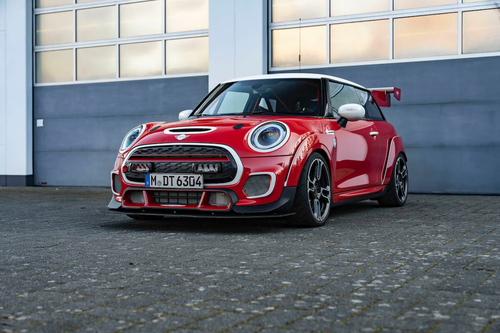10 év után ismét rajthoz áll a Nürburgring legendás 24-órás futamán a MINI John Cooper Works