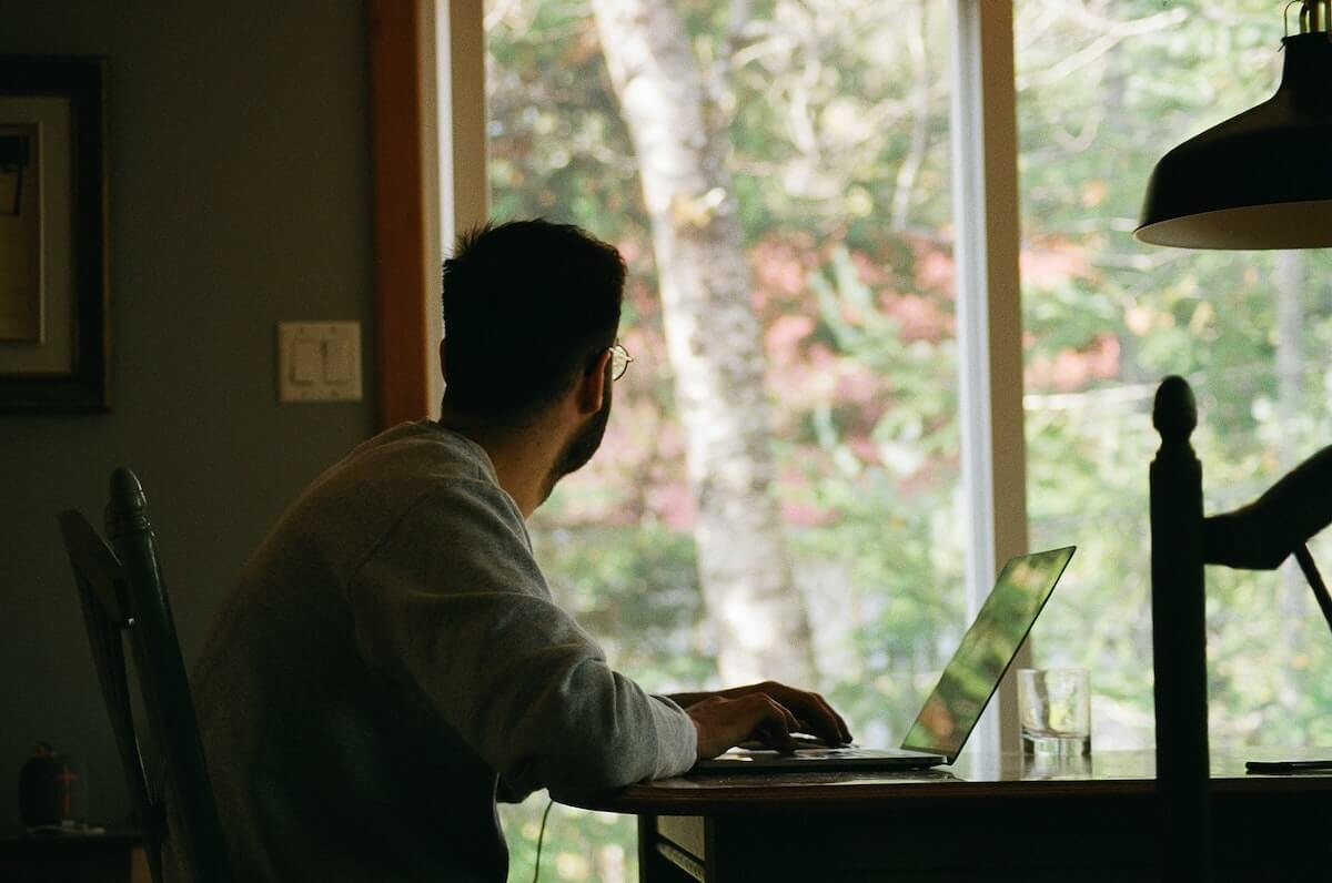 Vékony a határ: hatékony home office vagy jogellenes megfigyelés?