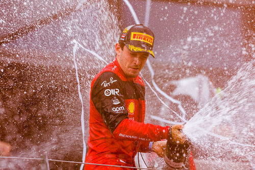 Leclerc győzött, Sainz Ferrarija lángolt Spielbergben