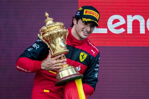 Sainz pályafutásának első futamgyőzelme Silverstone-ban