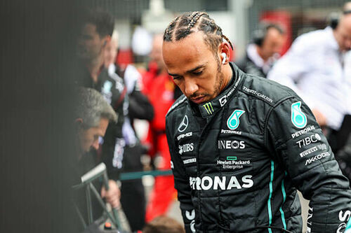 Lewis Hamilton üzent a Mercedesnek