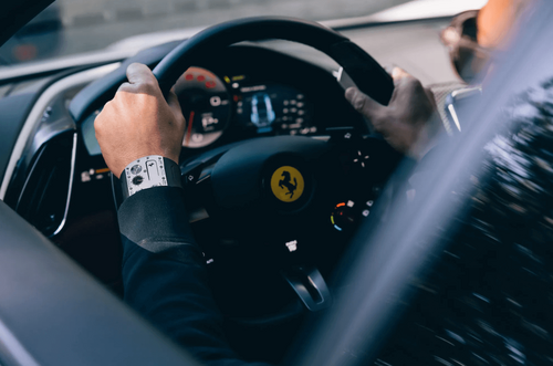 A Ferrari és a Richard Mille összeállt: bemutatták a világ legvékonyabb óráját