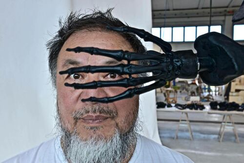 Velencében állították ki Ai Weiwei kísérteties üvegszobrát