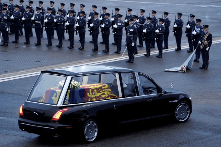 II. Erzsébet királynő temetés - Land Rover
