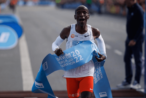 Saját világrekordját megdöntve nyert maratont Eliud Kipchoge