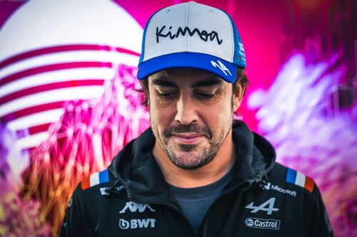 Alonso volt a leggyorsabb, Schumacher autója összetört Suzukában